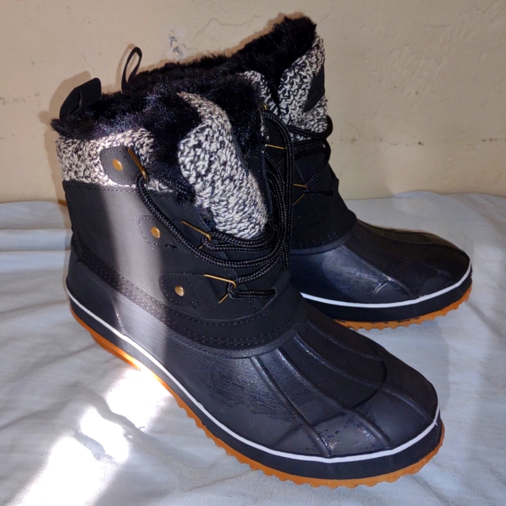 Khombu Duck Boots rain snow. Women's 8 NWOT